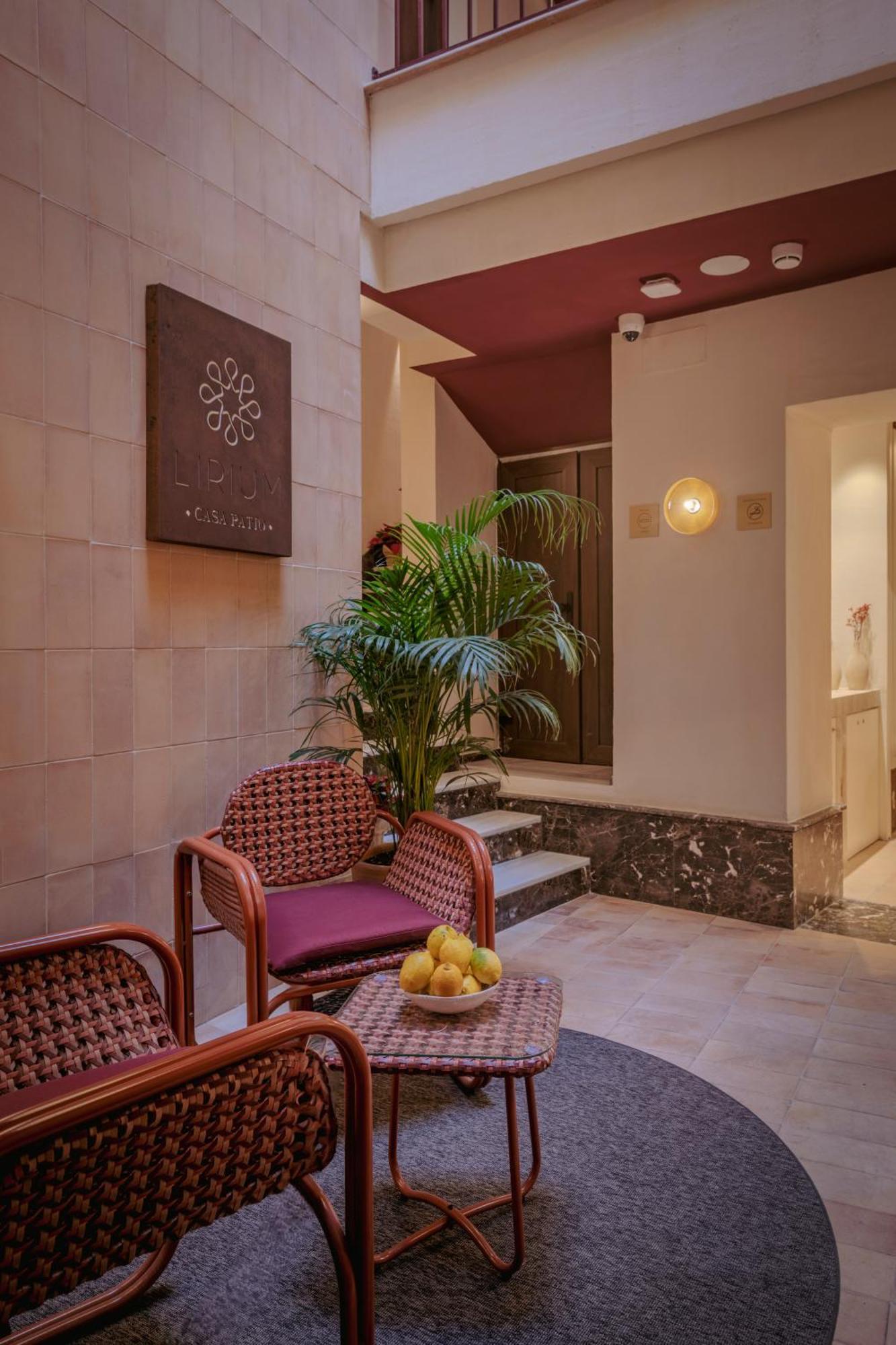 Hotel Lirium Casa Patio Sevilla Exterior foto